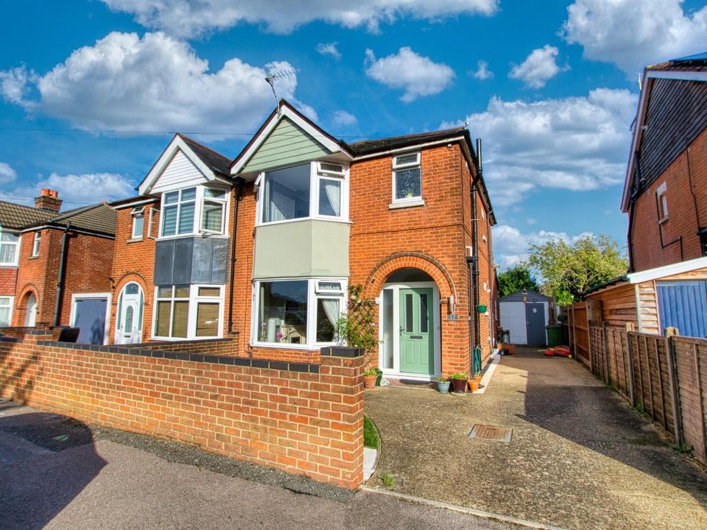 3 bed semidetached house for sale in Deacon Crescent, Bitterne