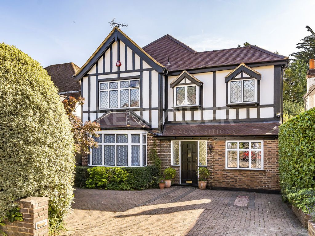 4 bed detached house for sale in Dukes Avenue, Edgware HA8, £1,395,000
