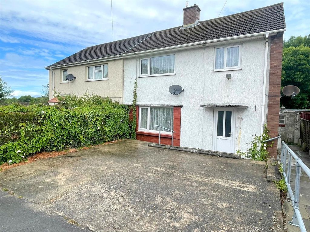 3 bed terraced house for sale in FforddYMynach, Pyle, Bridgend CF33
