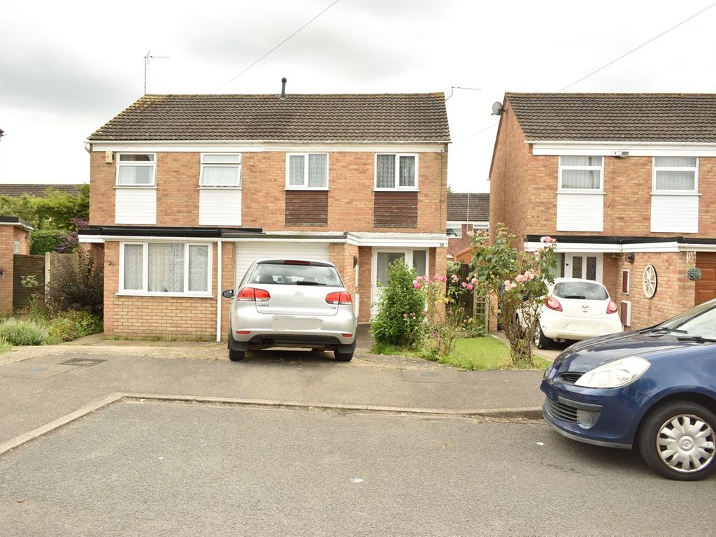 3 bed semidetached house for sale in The Hopyard, Northway, Tewkesbury
