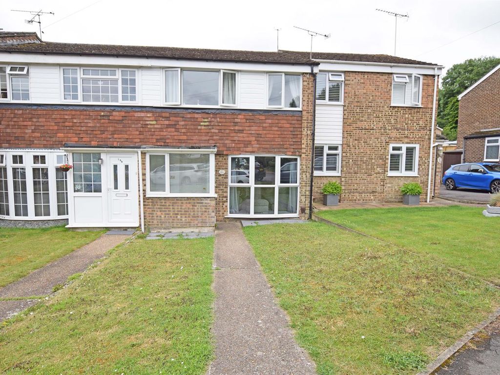 3 bed terraced house for sale in Ploughmans Way, Rainham, Gillingham
