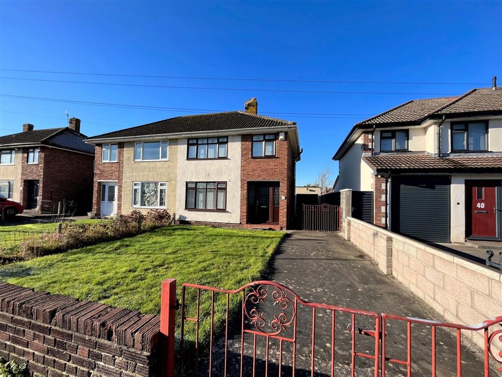 3 bed semidetached house for sale in Highridge Green,