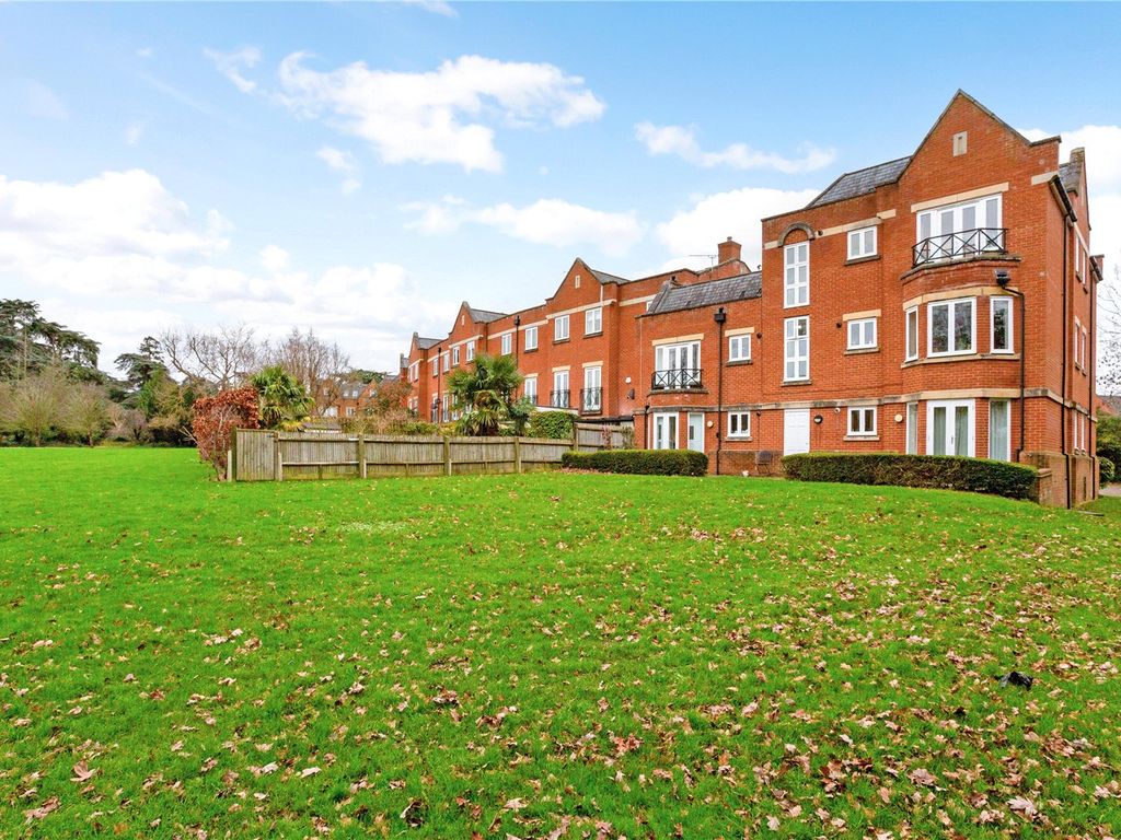 2 bed flat for sale in Longbourn, Windsor, Berkshire SL4, £490,000 Zoopla