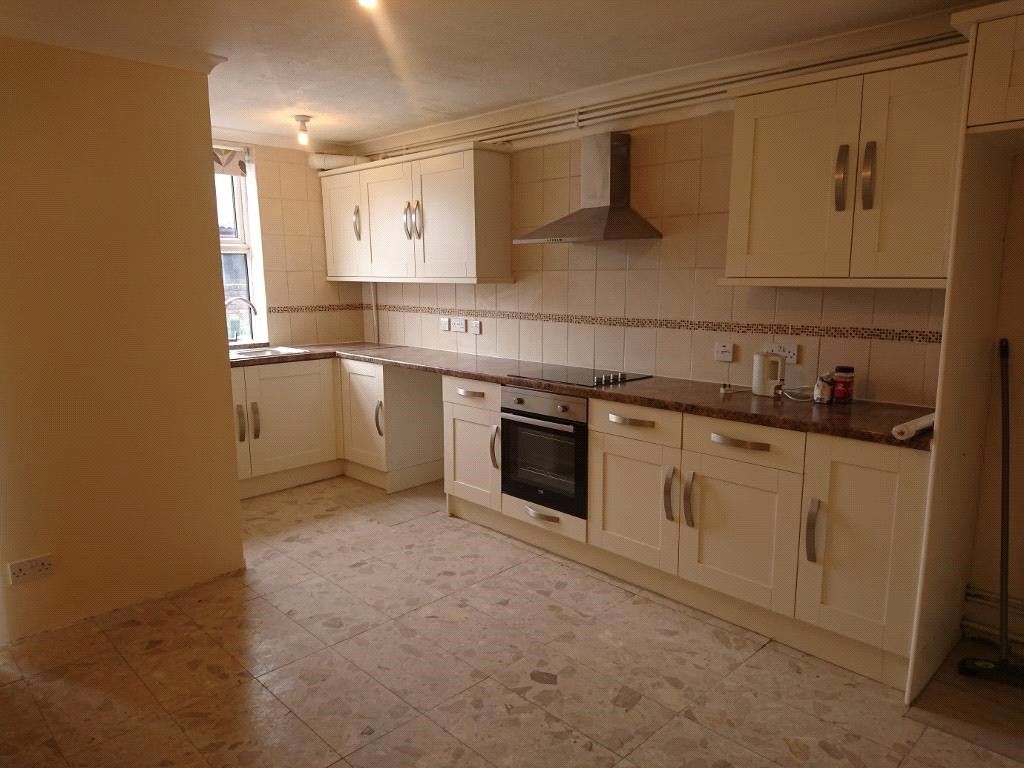 3 bed terraced house to rent in Henry Cooper Way, Grove Park, London