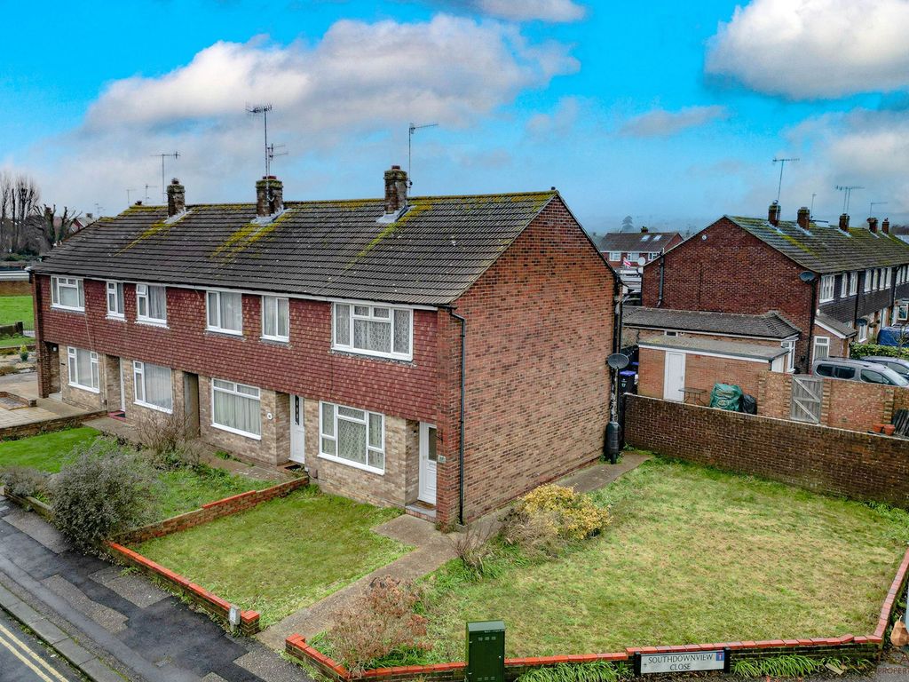 2 bed end terrace house for sale in Southdownview Close, Worthing BN14