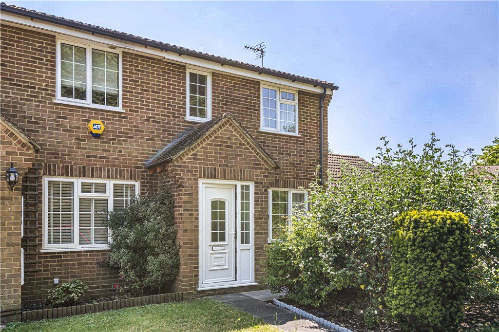 3 bed semidetached house for sale in Thorncroft, Englefield Green