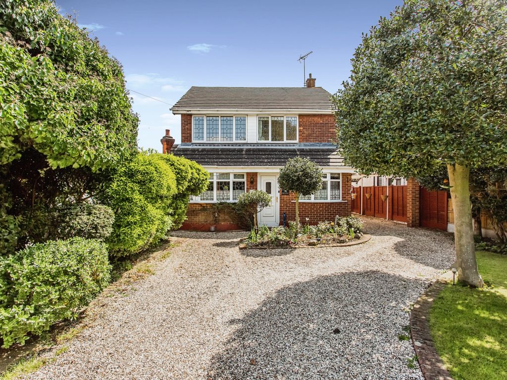 3 bed detached house for sale in Parkanaur Avenue, Thorpe Bay, Essex