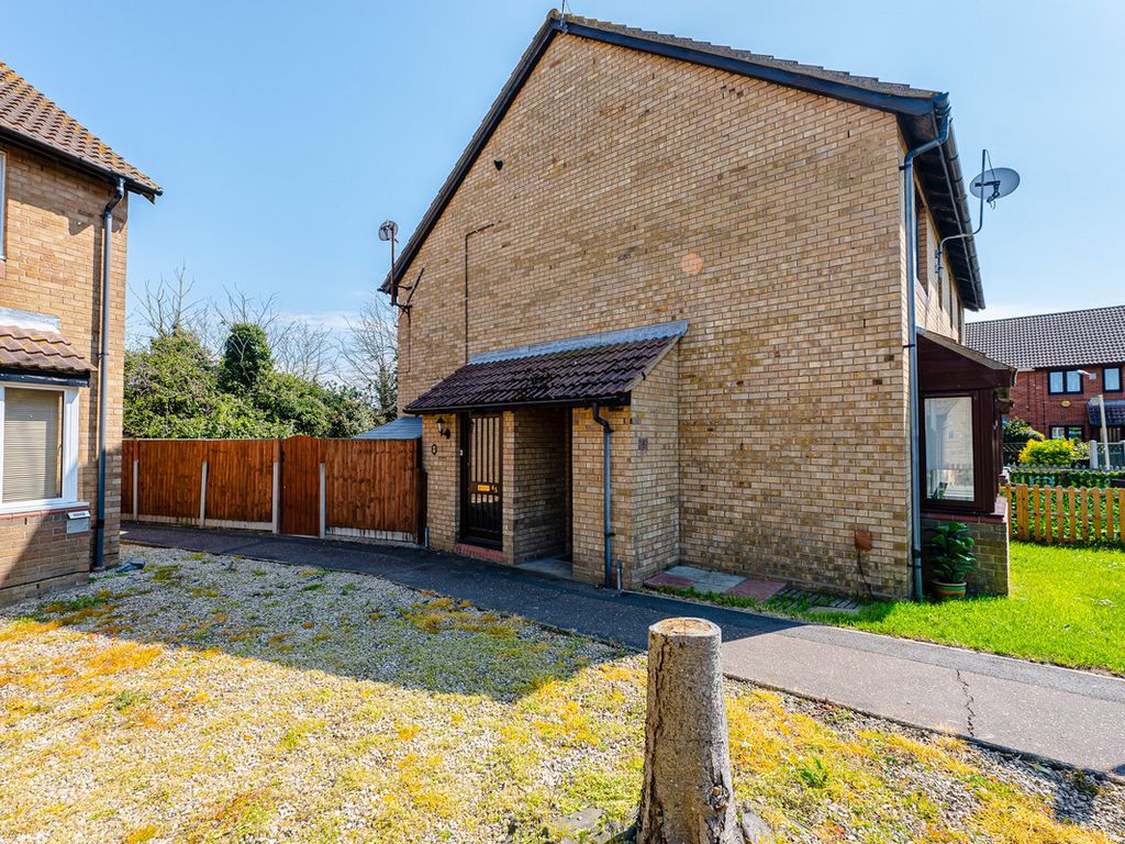 1 bed terraced house for sale in Caversham Avenue, SouthendOnSea SS3