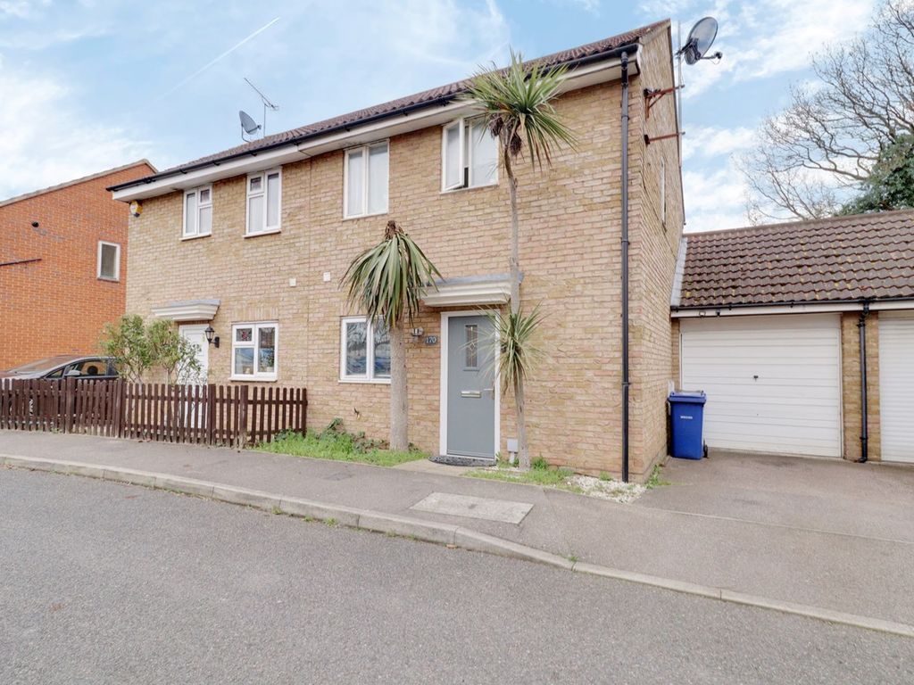3 bed semidetached house for sale in Cherwell Grove, South Ockendon