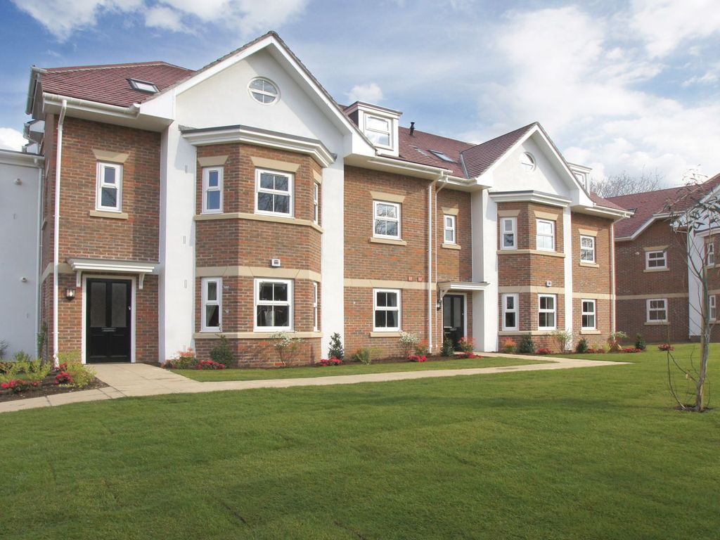 2 bed flat to rent in Wiltshire Road, Wokingham RG40, £1,450 pcm Zoopla