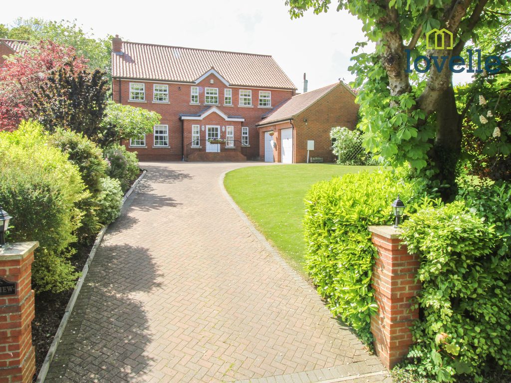 4 bed detached house for sale in Old Main Road, Barnoldby Le Beck DN37