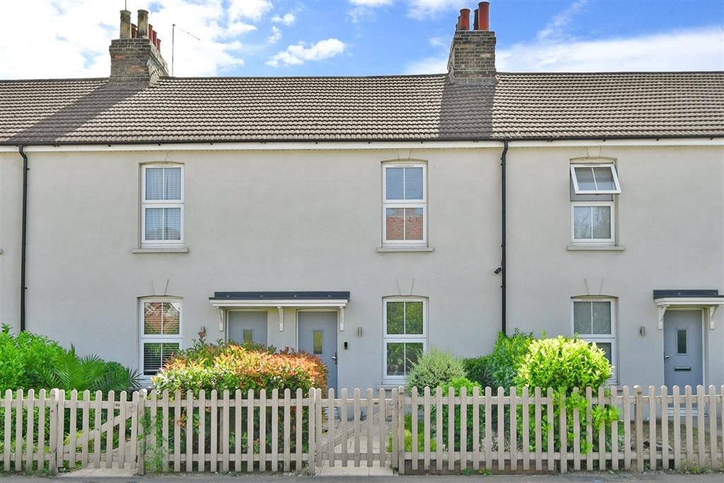 3 bed terraced house for sale in Formby Terrace, Halling, Rochester