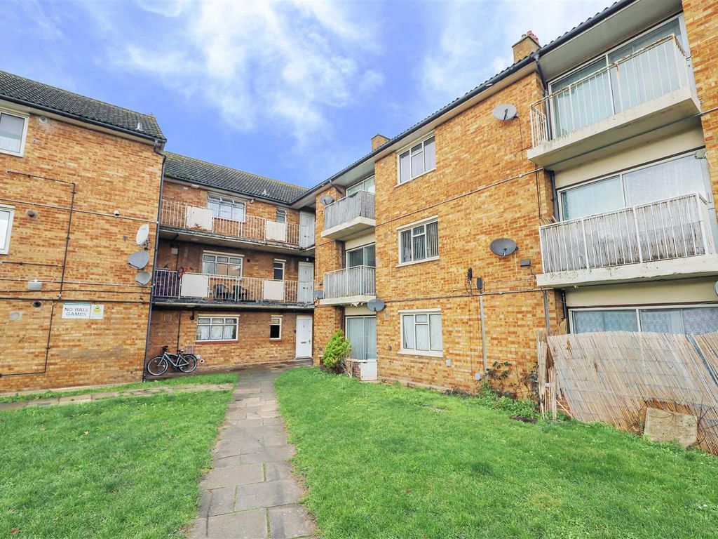 2 bed flat for sale in Bourne Avenue, Hayes UB3, £265,000 Zoopla