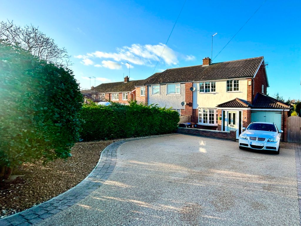 4 bed semidetached house for sale in Brackley Close, Kingsthorpe