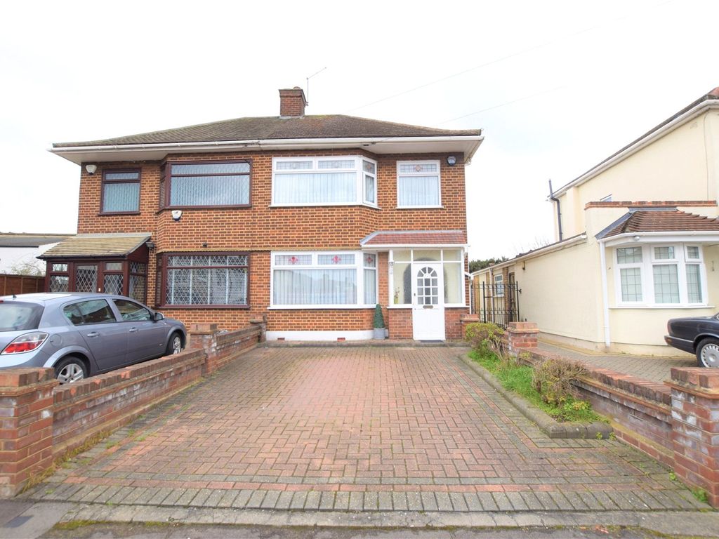 3 bed semidetached house for sale in Willow Road, Chadwell Heath