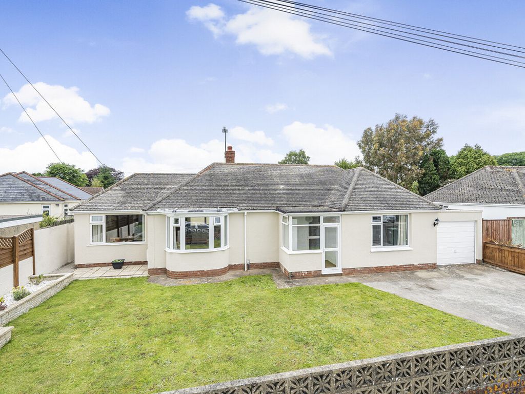 3 bed detached bungalow for sale in Lyndale Road, Newton Abbot TQ12, £