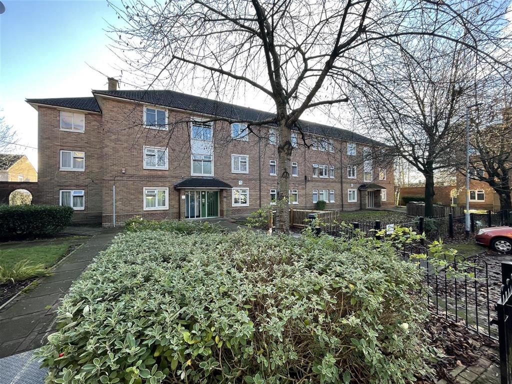 2 bed flat for sale in Sneyd Hall Close, Bloxwich, Walsall WS3, £32,500
