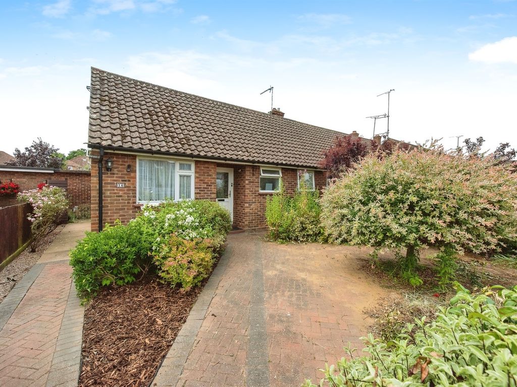 2 bed semidetached bungalow for sale in Pages Close, Stowmarket IP14