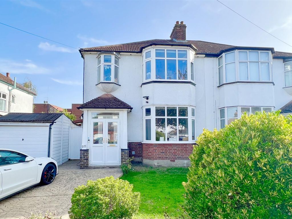 3 bed semidetached house for sale in Garden Close, Banstead SM7, £