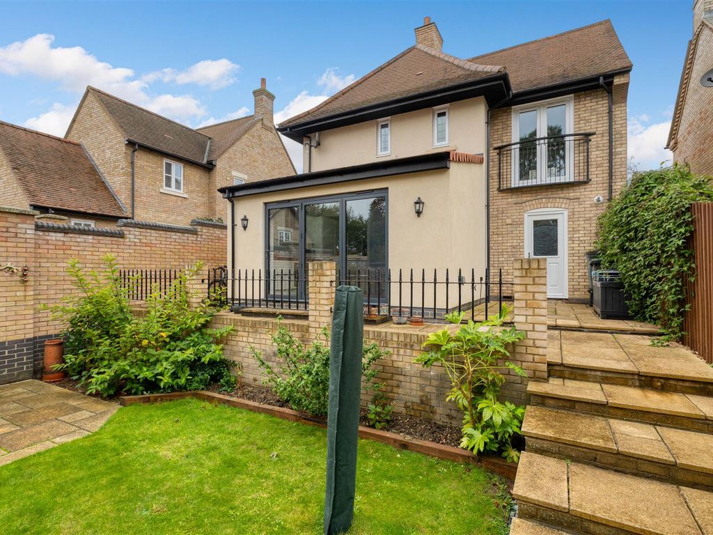 4 bed detached house for sale in Salisbury Close, Fairfield SG5, £