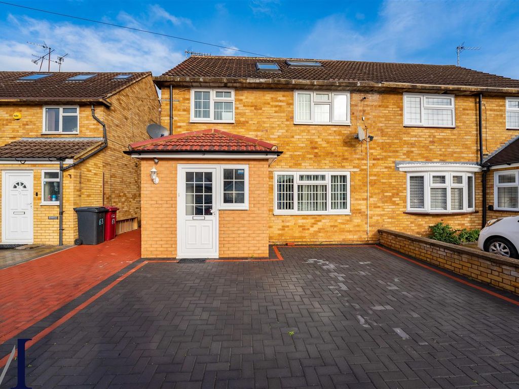 5 bed semidetached house for sale in Alderbury Road, Langley, Slough