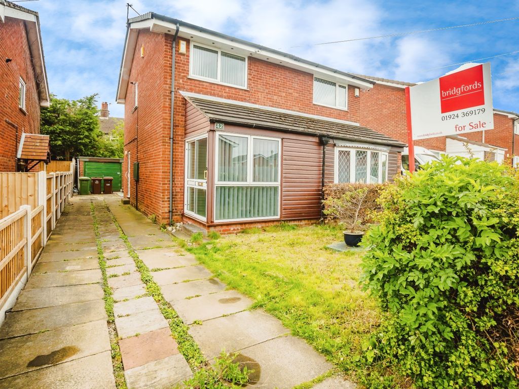 2 bed semidetached house for sale in Haldane Crescent, Wakefield, West