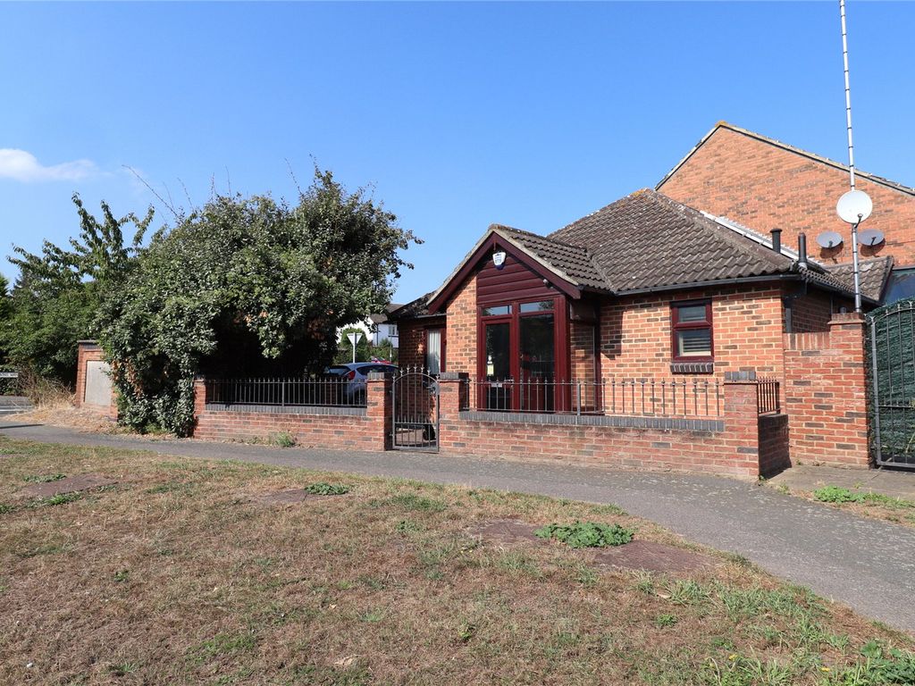 2 bed bungalow for sale in Johnsons Way, Greenhithe, Kent DA9, £330,000