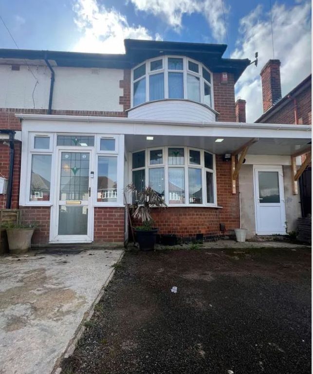 4 bed semidetached house for sale in Hollytree Avenue, Birstall