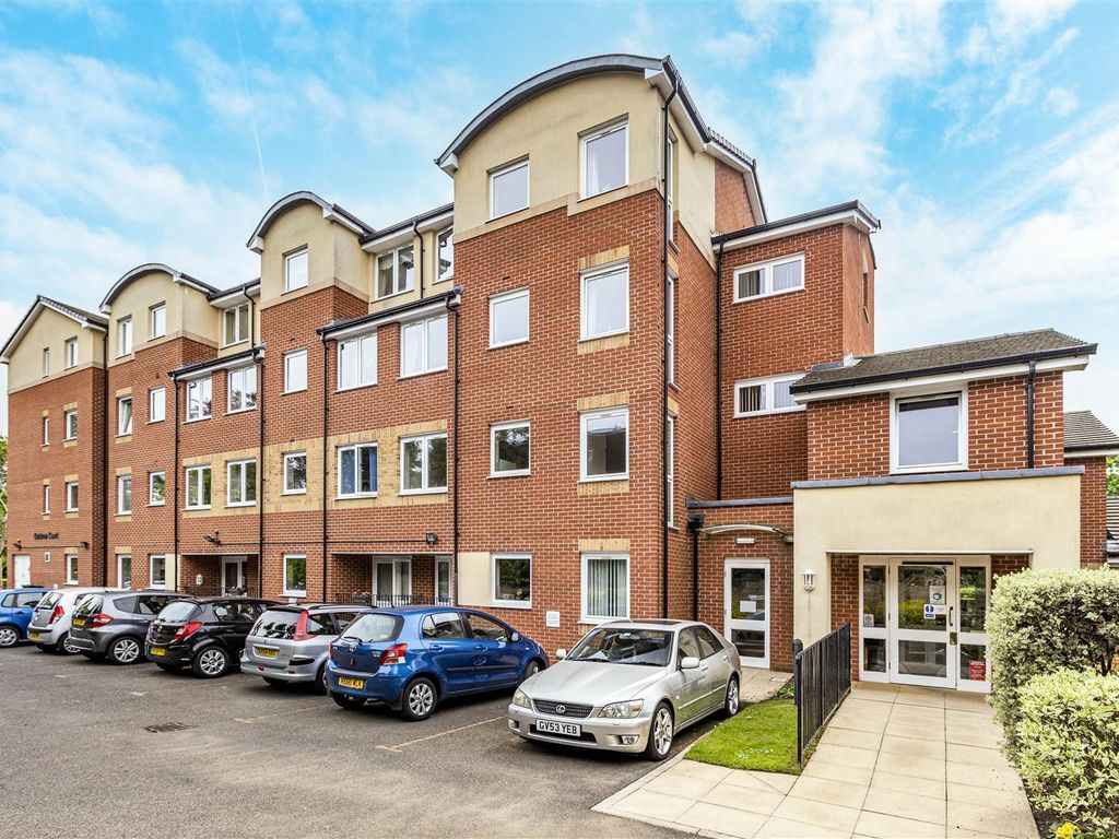 1 bed property for sale in Oaktree Court, Addlestone Park, Addlestone