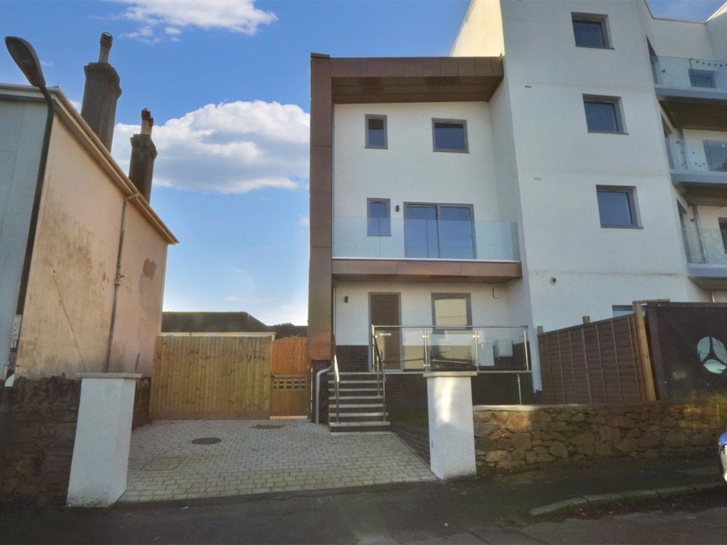 3 bed end terrace house to rent in St Albans Road, Torquay