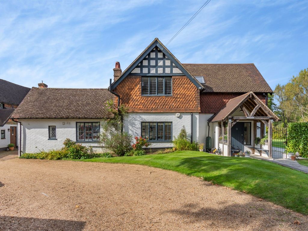 4 bed semidetached house for sale in Upper House Lane, Shamley Green, Guildford, Surrey GU5, £