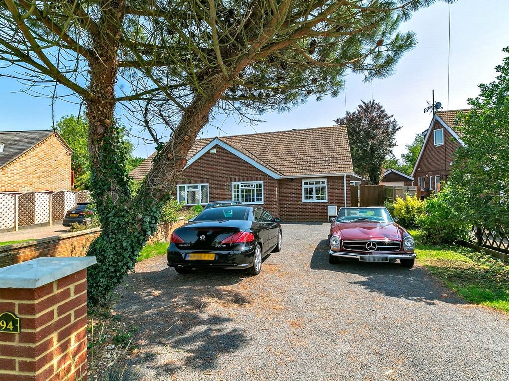 3 bed bungalow to rent in Salford Road, Aspley Guise, Bedfordshire MK17