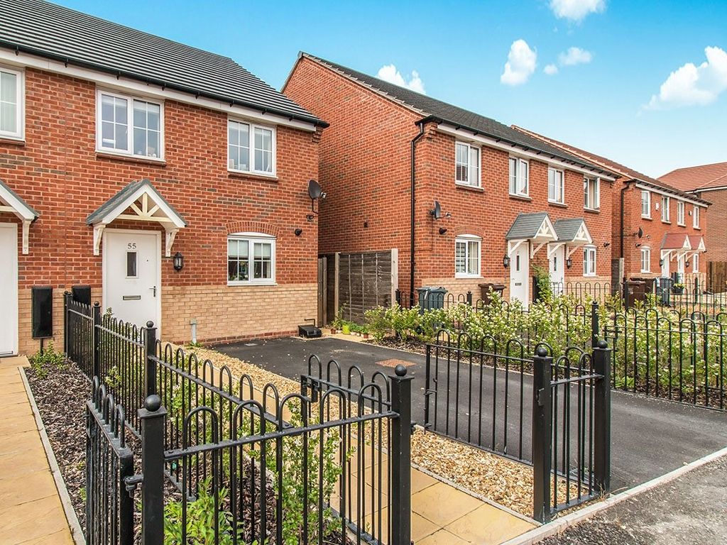 2 bed semidetached house to rent in Falls Green Avenue, Manchester M40