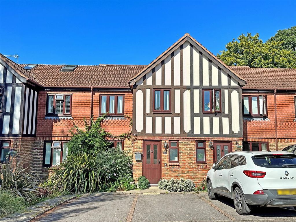 3 bed terraced house for sale in Alpine Road, Redhill RH1, £425,000