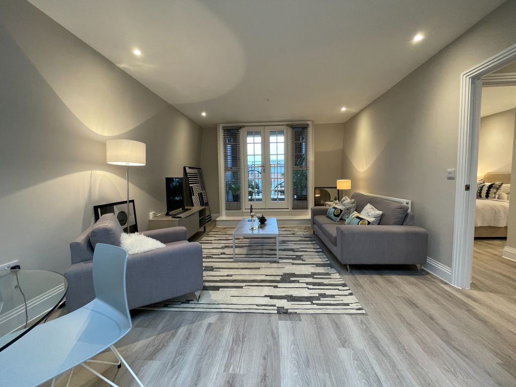 1 bed flat to rent in Park Street, Maidenhead, Berkshire SL6, £1,400 pcm Zoopla