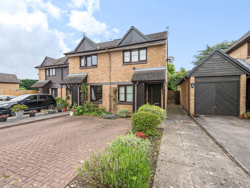 2 Bed End Terrace House For Sale In All Saints Close Wokingham