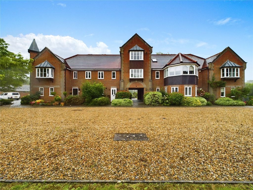 3 bed town house for sale in Yew Lane, Reading, Berkshire RG1, £425,000