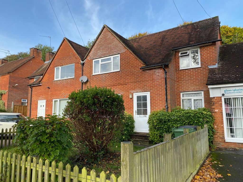 4 bed semidetached house to rent in Cromwell Road, Winchester SO22, £