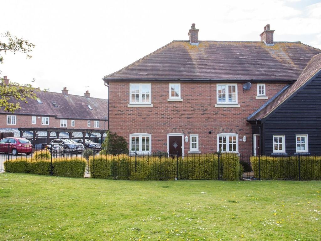 2 bed end terrace house for sale in Gardners Close, Ash, Canterbury CT3