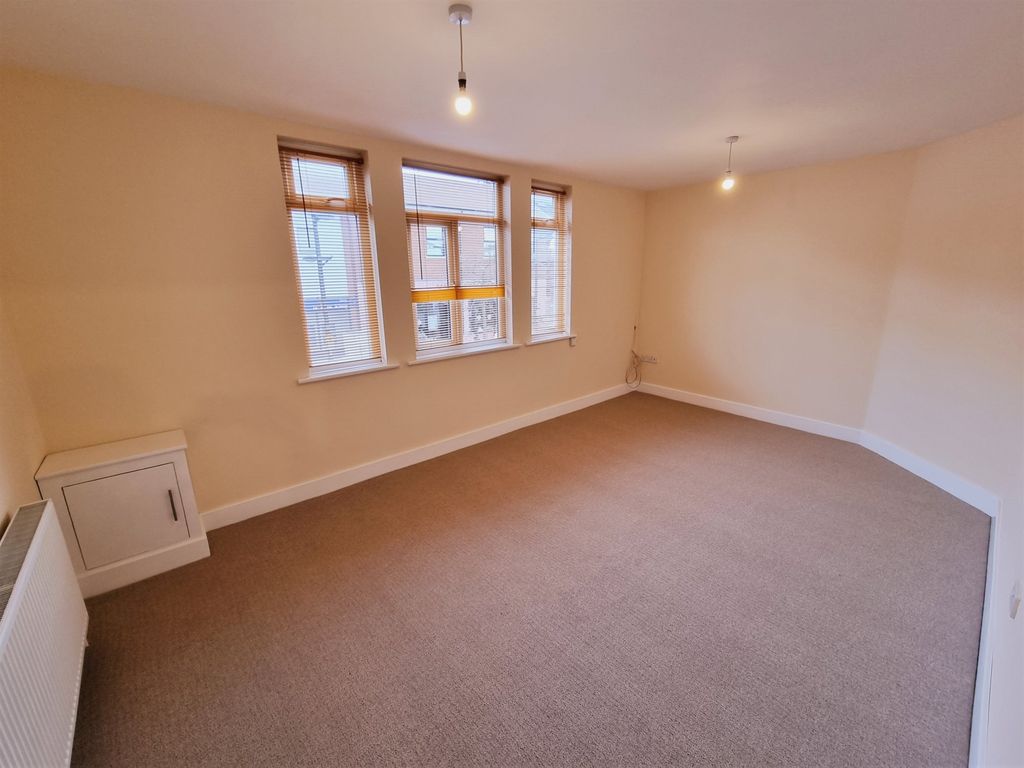 2 bed for sale in West Street, Fareham PO16, £120,000 Zoopla