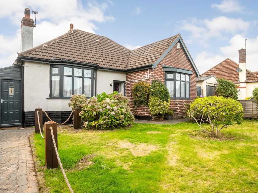 3 bed detached bungalow for sale in The Alcove, Bloxwich, Walsall WS3
