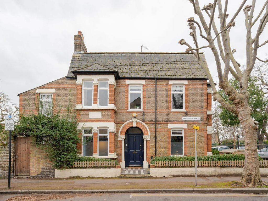 5 bed end terrace house for sale in Woodhouse Grove, East Ham, London