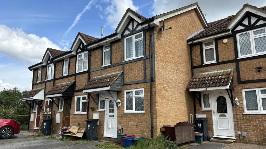 2 bed terraced house to rent in Feltham, Sunbury TW13, £1,700 pcm Zoopla