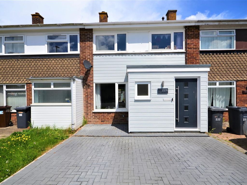 3 bed terraced house for sale in Seven Sisters Road, Willingdon