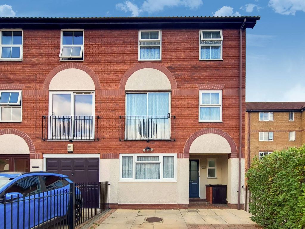 5 bed end terrace house for sale in Cameron Square, Mitcham CR4, £