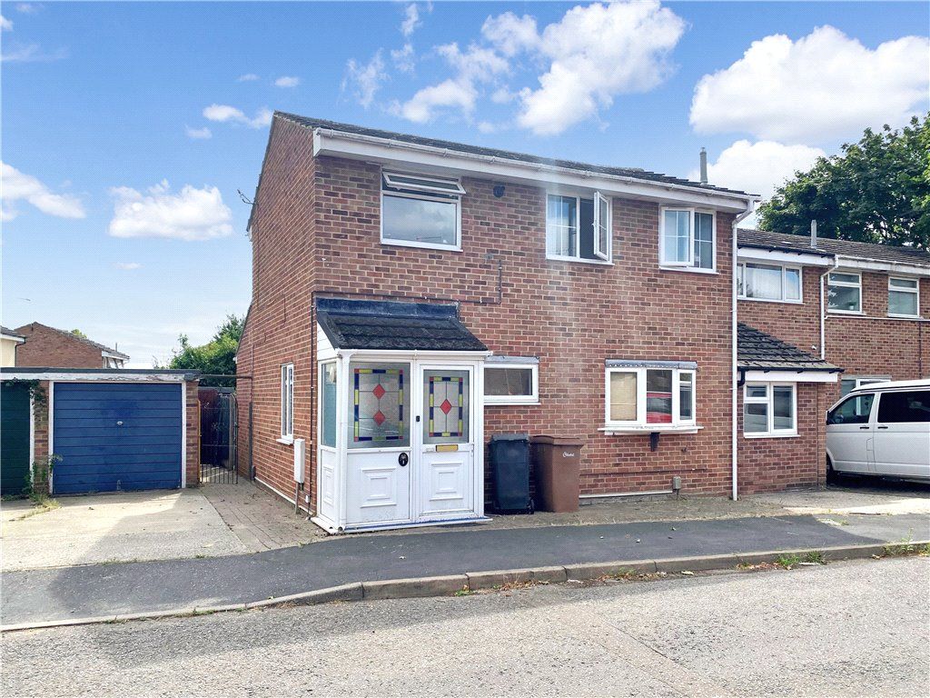 3 bed semidetached house for sale in Iris Close, Chelmsford, Essex CM1