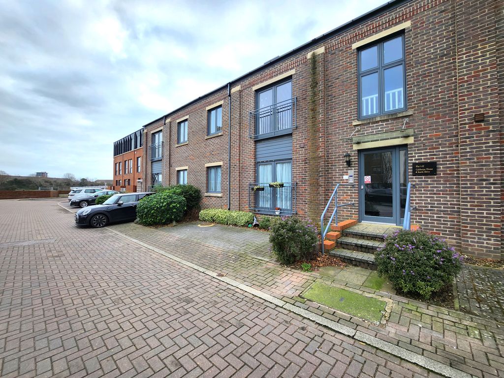 2 bed flat to rent in Searle Drive, Gosport PO12, £975 pcm Zoopla