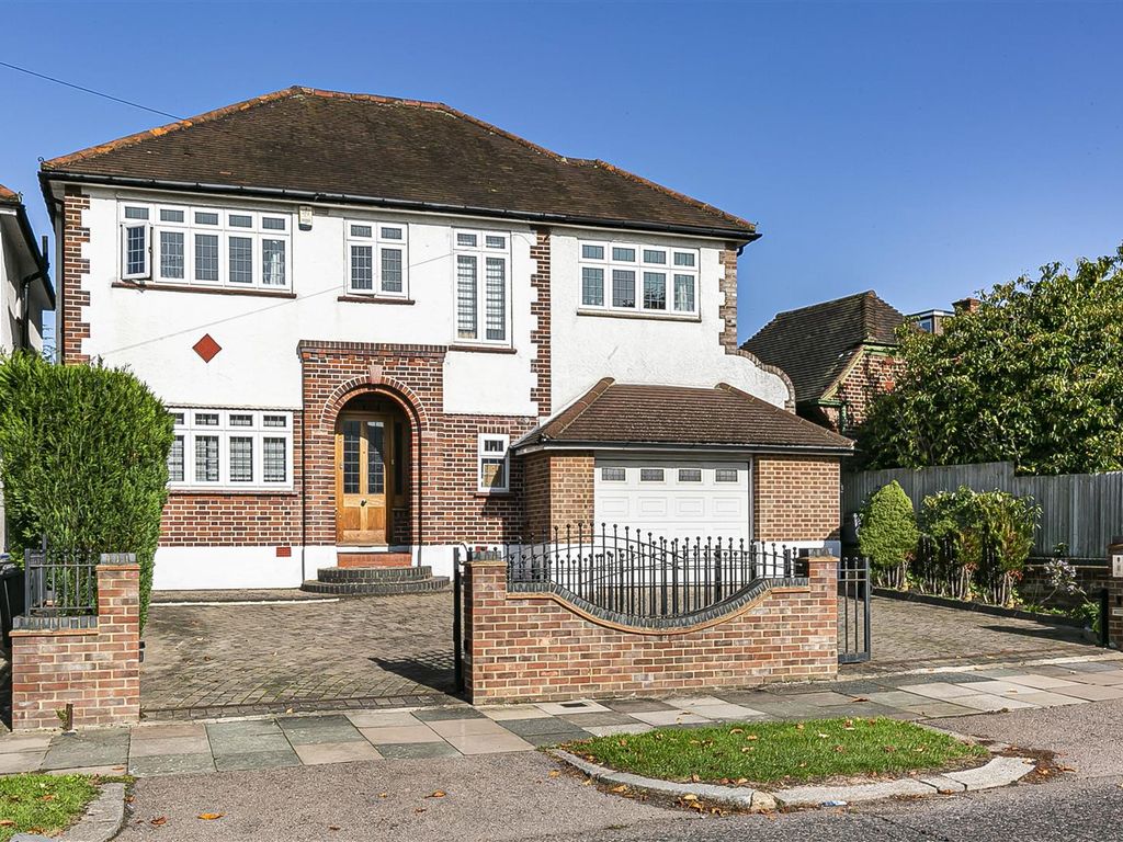 5 bed detached house for sale in Prince Avenue, London N14, £