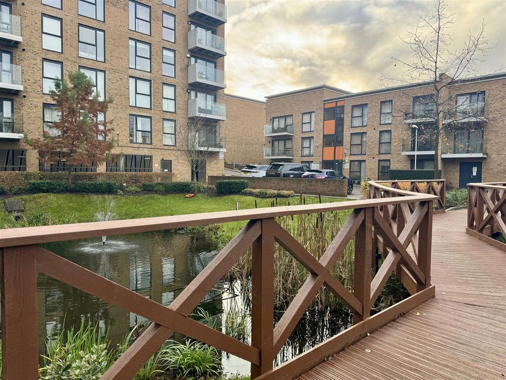 2 bed flat to rent in Zodiac Close, Edgware HA8, £1,750 pcm Zoopla