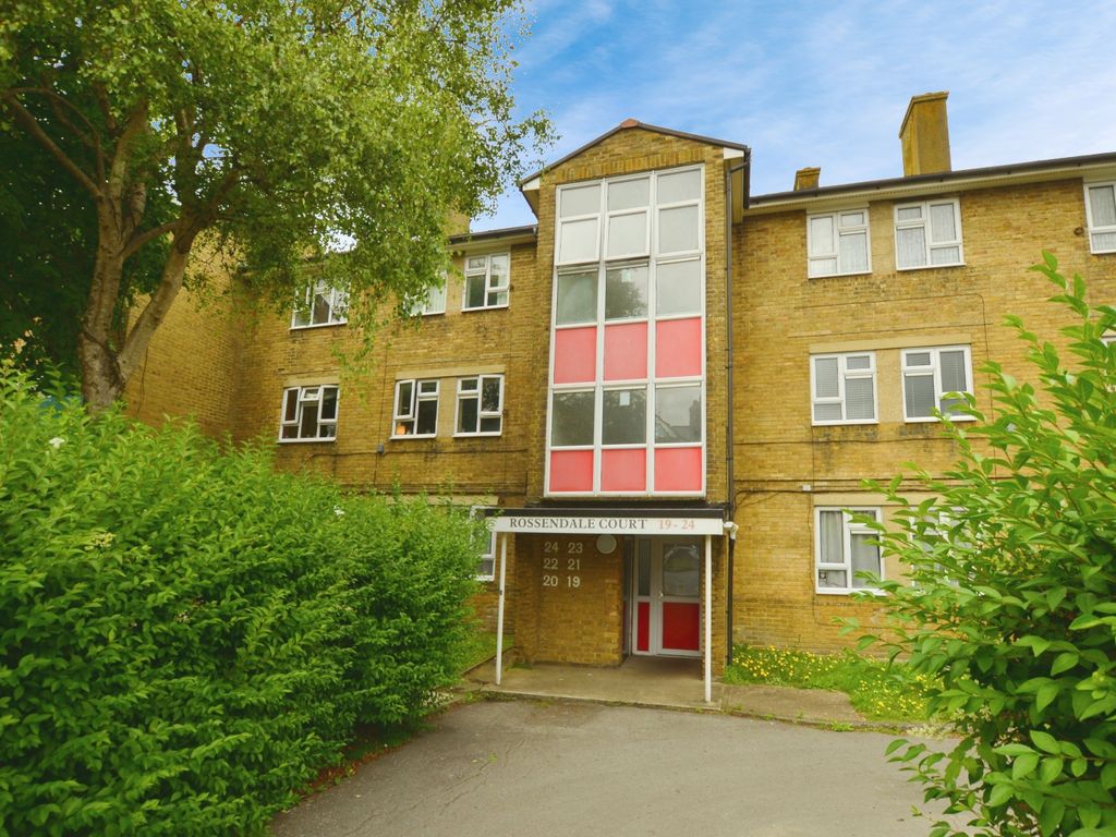 2 bed flat for sale in Rossendale Court, Dover Road, Folkestone, Kent